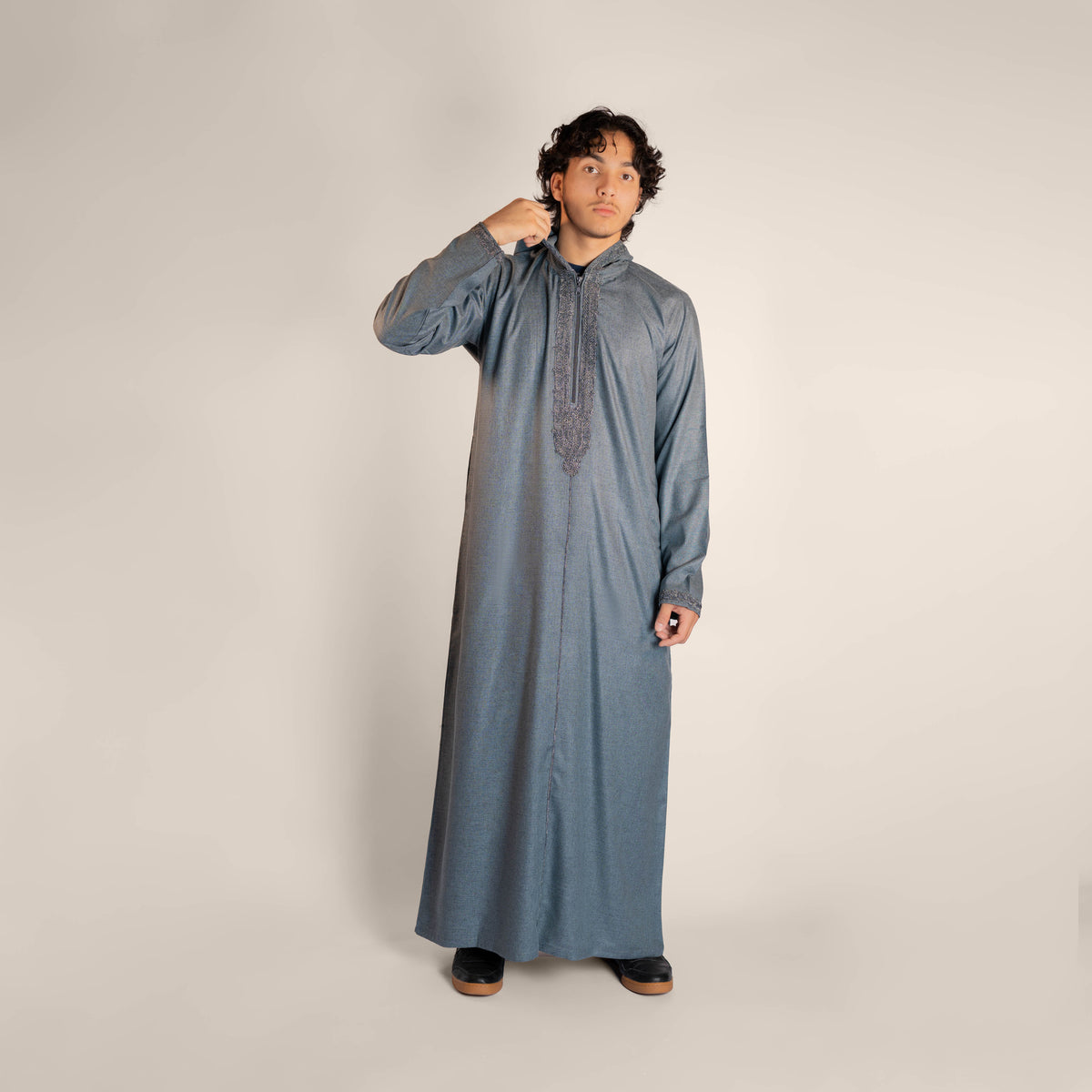 Thobe Display Heavenly Embroidered Thobe – LuxeThobes
